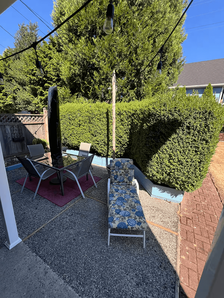 Backyard Outdoor Dining Area