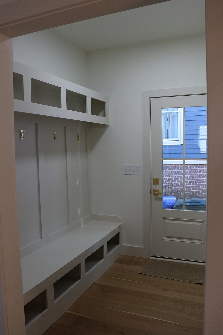 Side entrance, view 2.