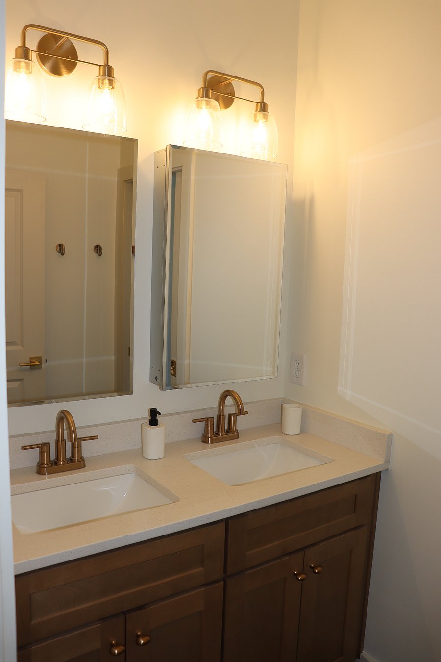 Shared bathroom for bedroom 1&2.