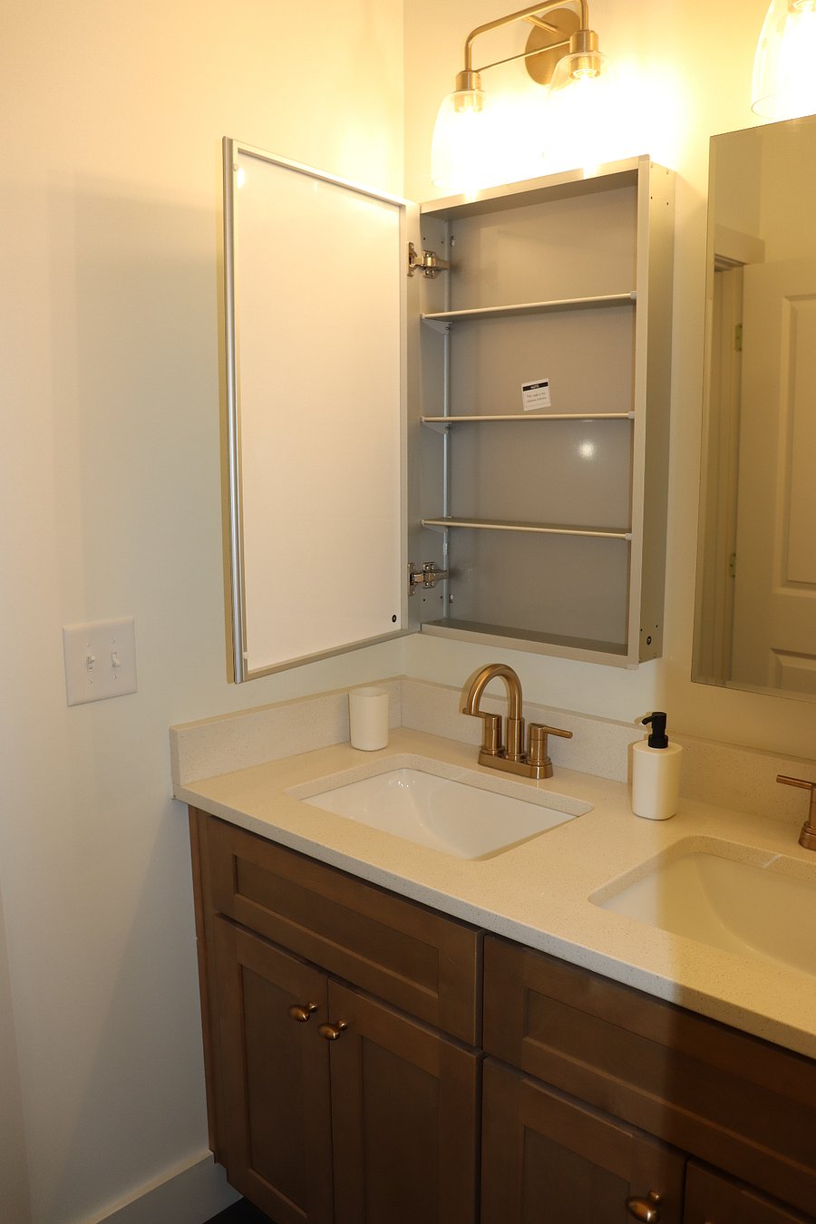 Shared bathroom for bedroom 1&2.