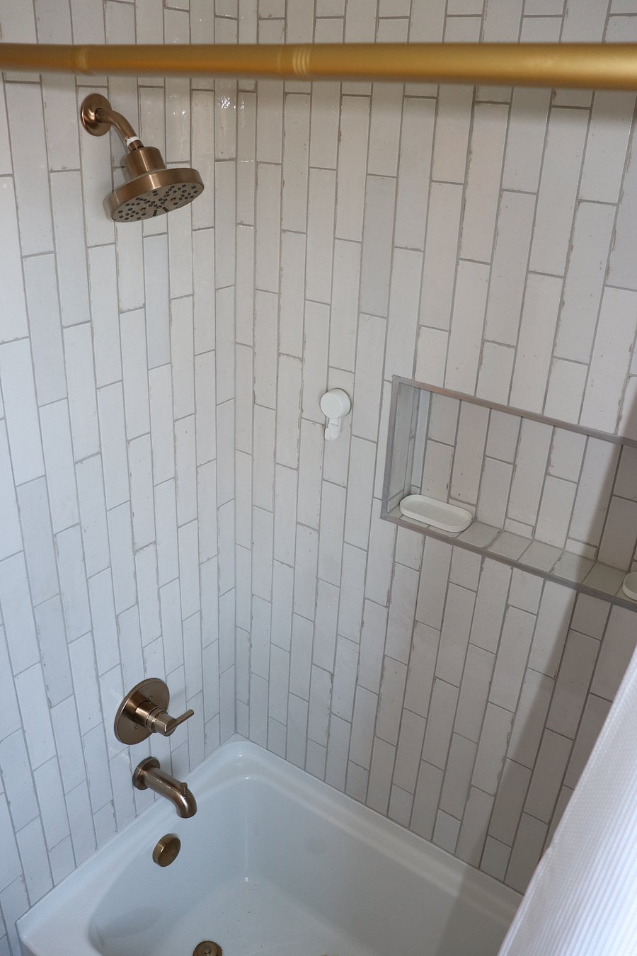 Shared bathroom for bedroom 1&2.