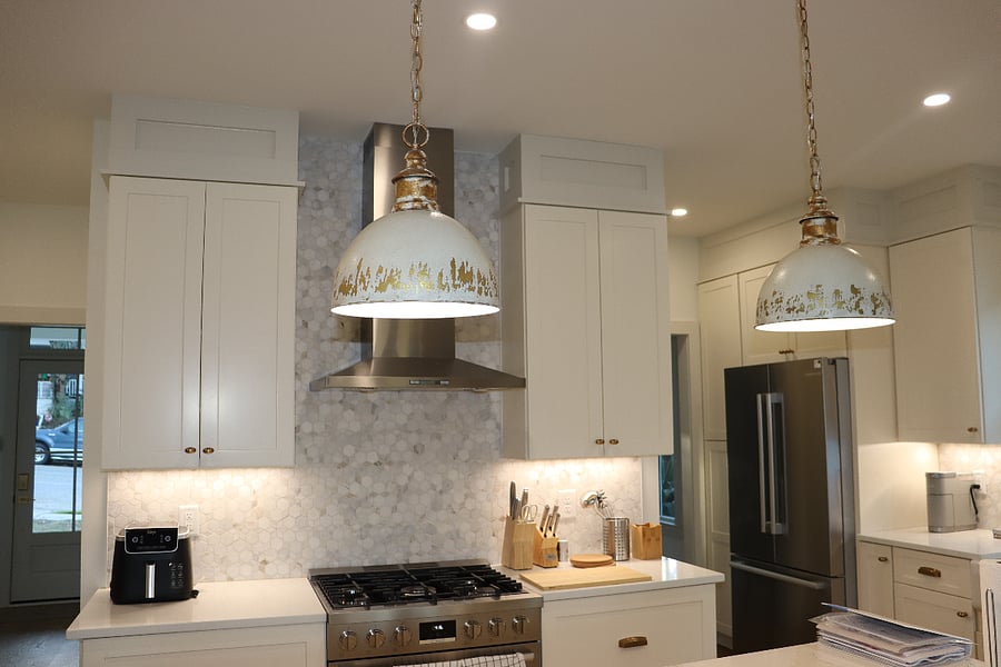 Shared kitchen, view 3.