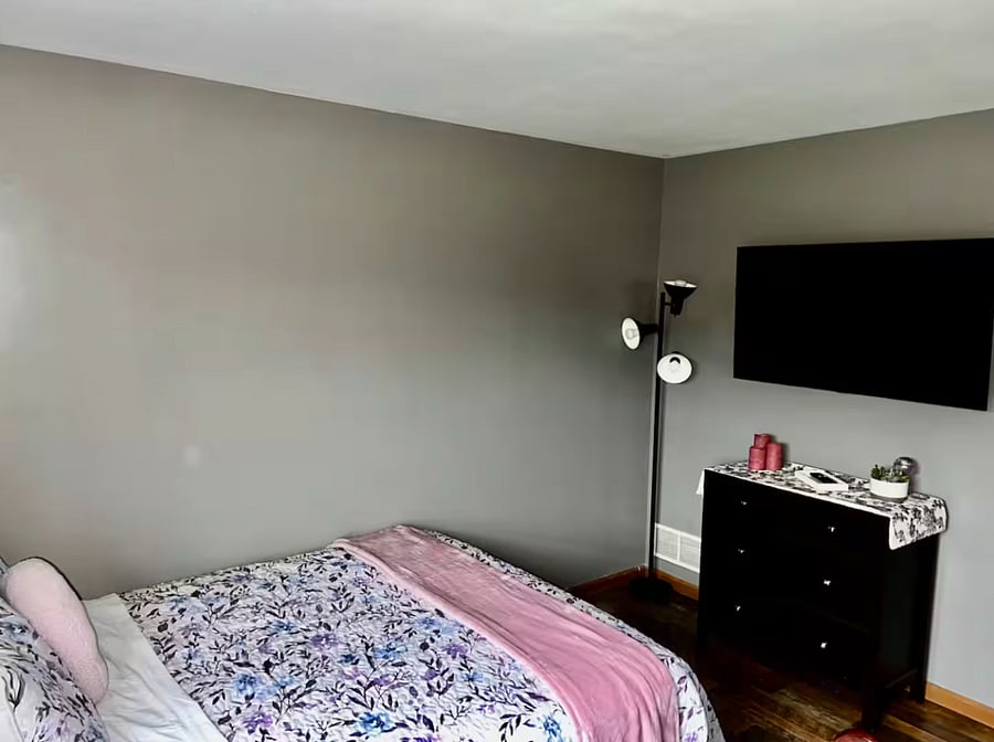 Bedroom 3 - Queen Bed - 55" TV
