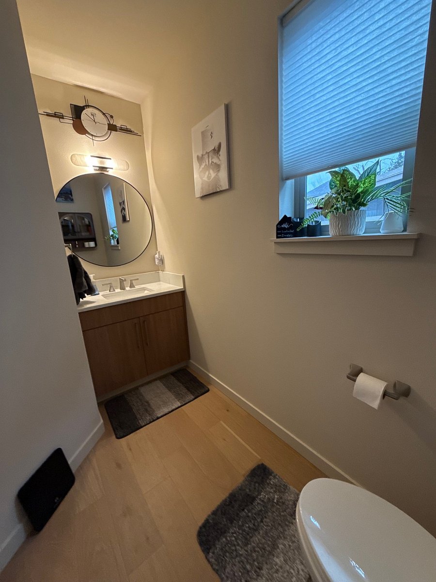 Downstairs 1/2 Bath