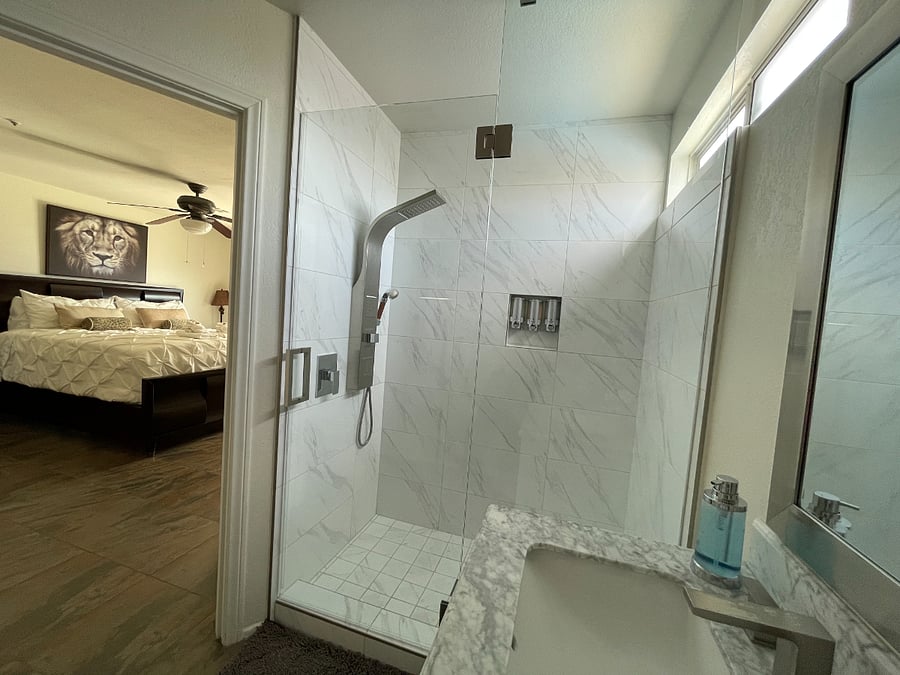 Walk-in body shower