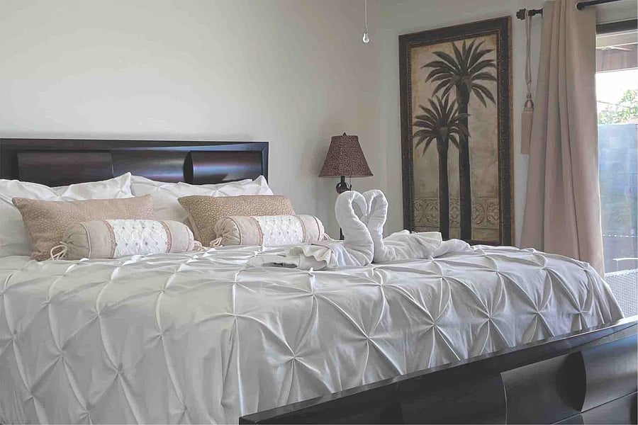 King-size bed, hotel quality bedding