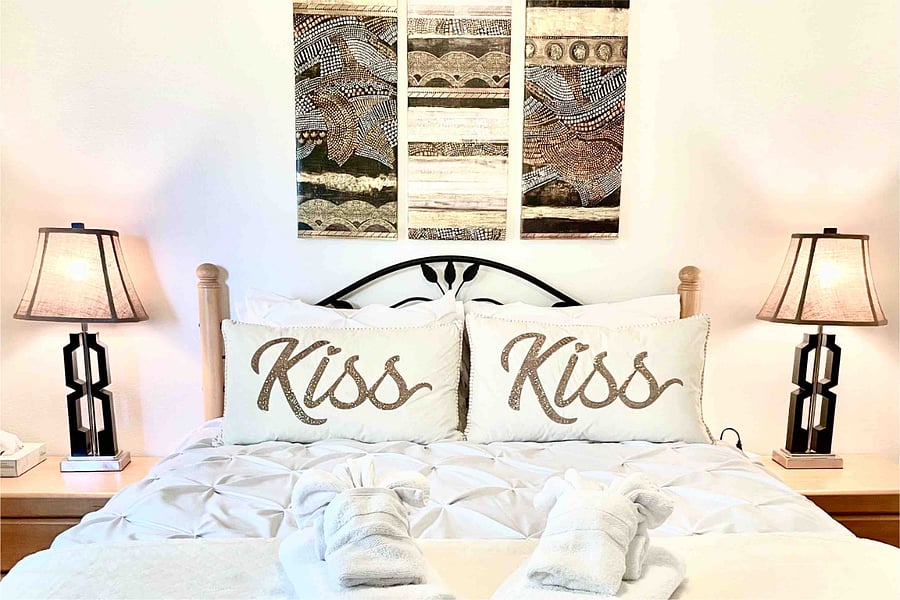 Queen-size bed, hotel quality bedding