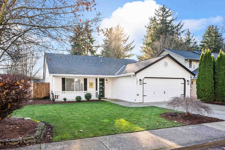 Welcome to our home in the PNW. We are conveniently located 15 minutes from PDX airport. Easy access to Downtown Portland, the Columbia Gorge and lease than 2 hours from the Pacific Ocean beaches in Oregon and Washington.