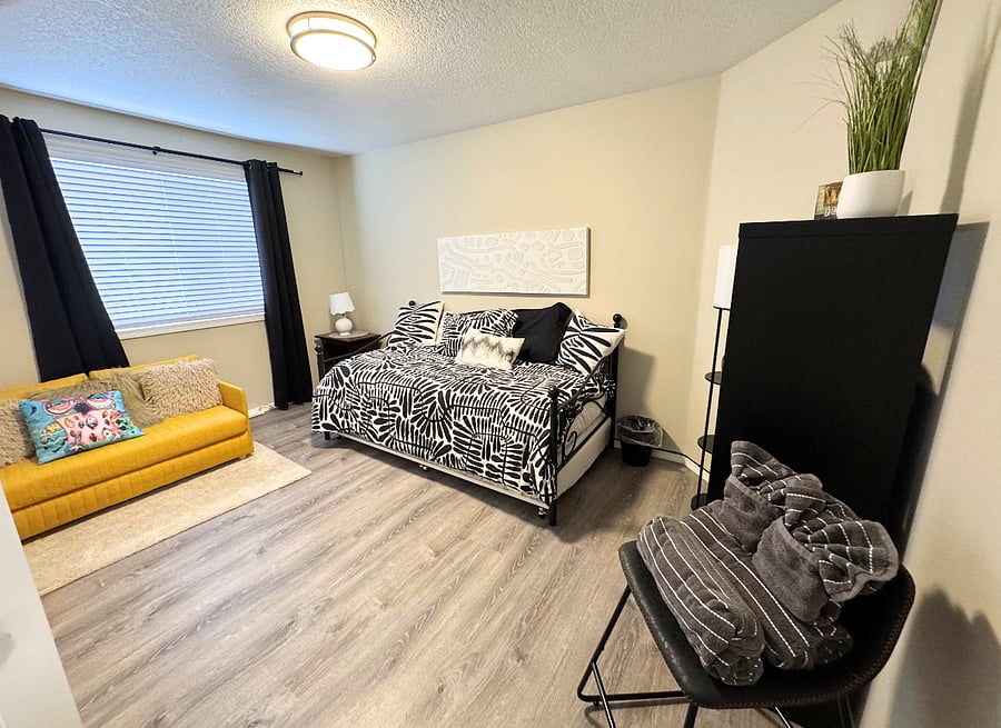 The middle bedroom includes a twin trundle bed and a small pull-out couch.