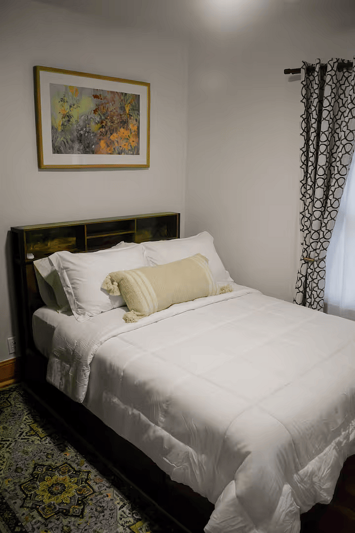 Bedroom 1
Double bed
Bed linens provided
Clothing storage and hangers
Room-darkening shades
