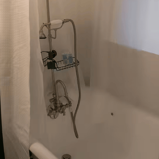 Full Bathroom
Bathtub and hot water
Shampoo and conditioner
Hair dryer