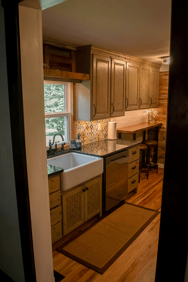 Full Kitchen
Stove, oven, refrigerator, freezer, microwave, dishwasher
Cooking basics and barbecue utensils
Coffee maker with coffee provided
Blender, toaster
Dishes, silverware, and wine glasses