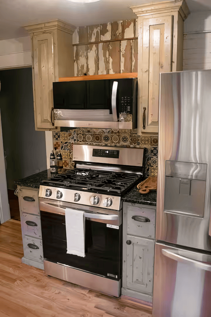 Full Kitchen
Stove, oven, refrigerator, freezer, microwave, dishwasher
Cooking basics and barbecue utensils
Coffee maker with coffee provided
Blender, toaster
Dishes, silverware, and wine glasses
