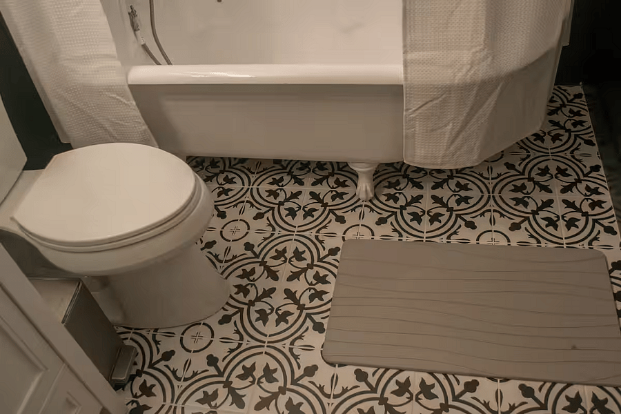 Full Bathroom
Bathtub and hot water
Shampoo and conditioner
Hair dryer