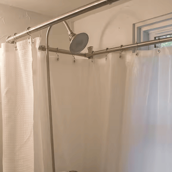 Full Bathroom
Bathtub and hot water
Shampoo and conditioner
Hair dryer