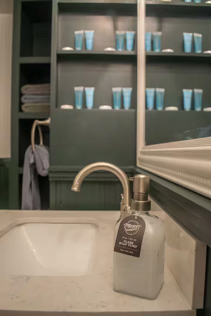 Full Bathroom
Bathtub and hot water
Shampoo and conditioner
Hair dryer
