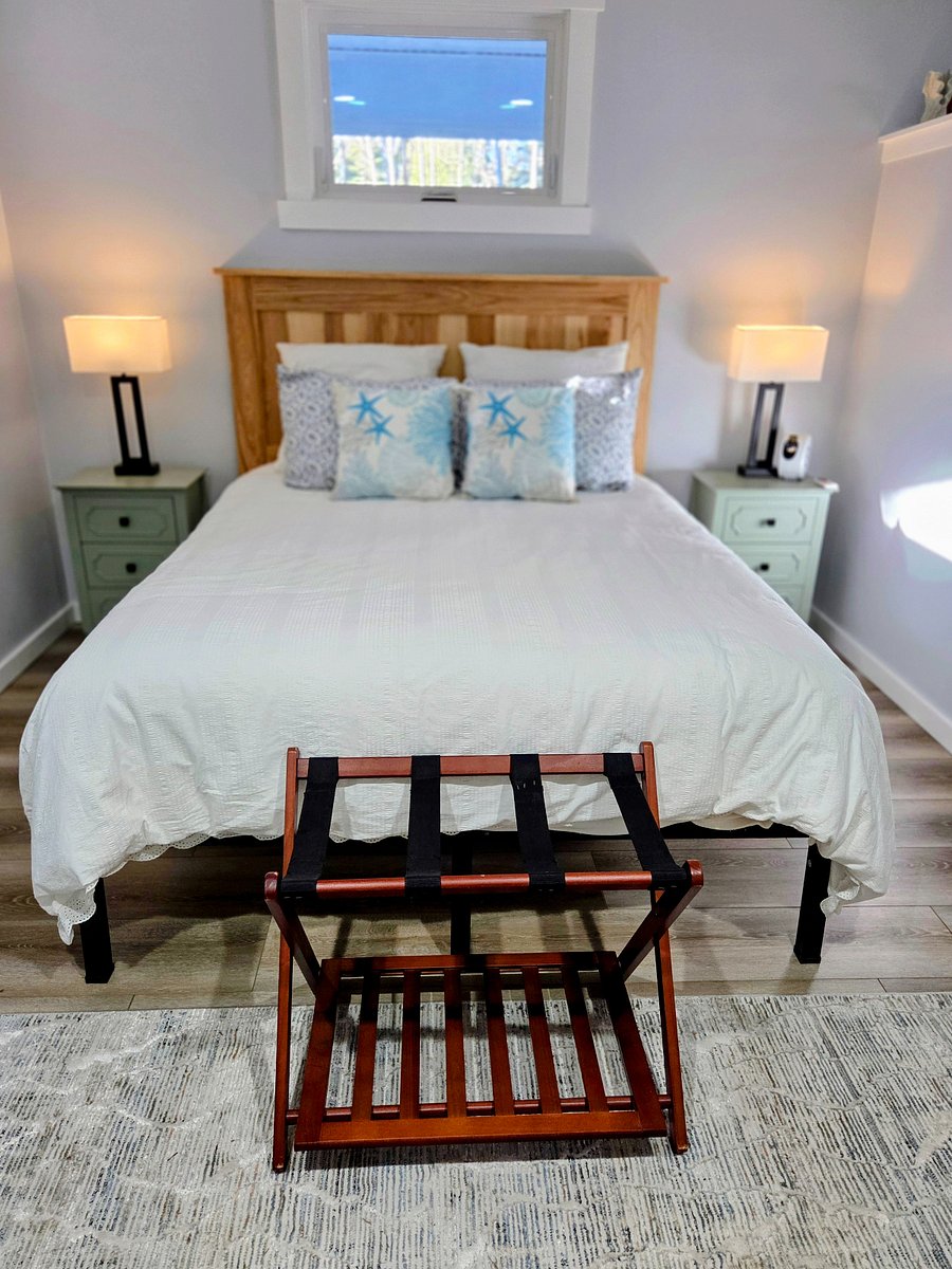 Bedroom-Queen Bed