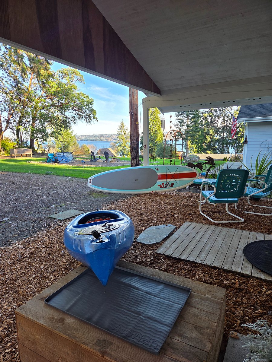 Kayak and Paddleboard available