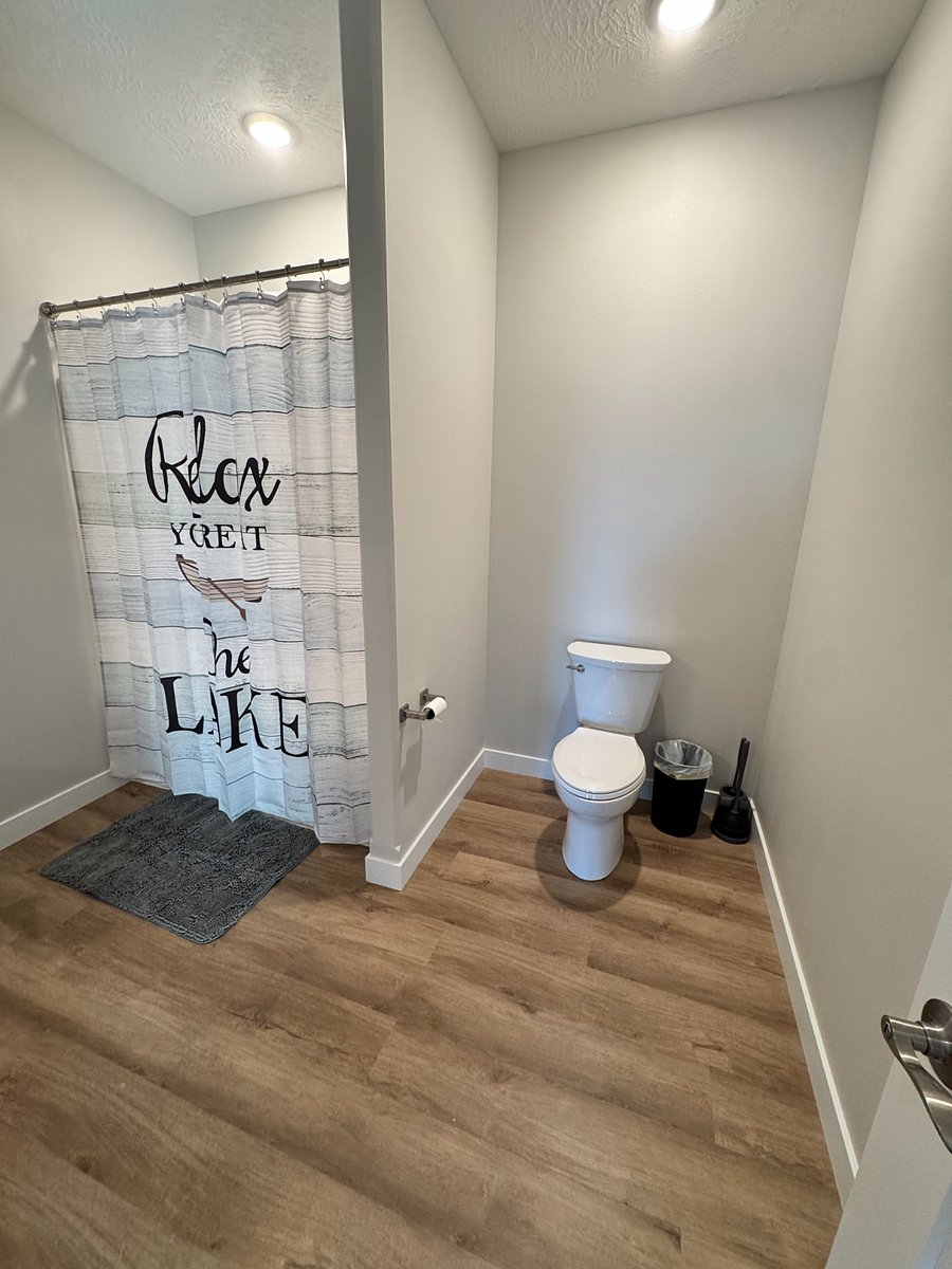 Middle level bathroom
