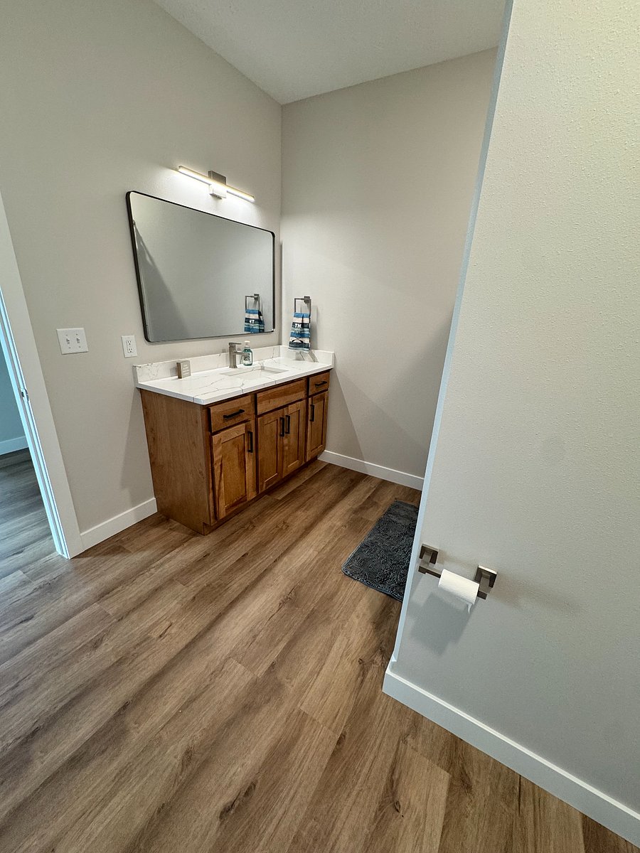 Middle level bathroom