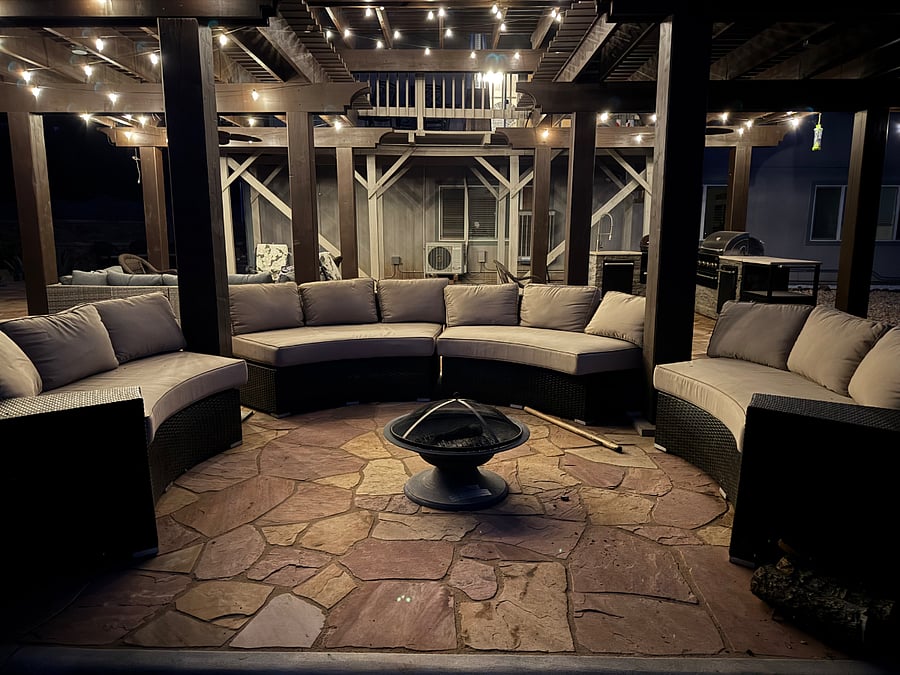 Fire pit with round seating