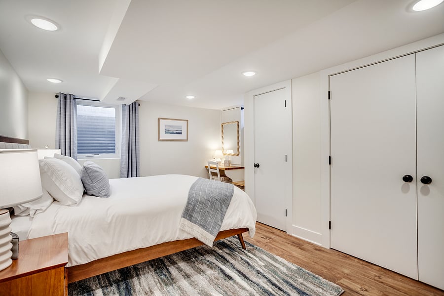 Main bedroom with queen bed.