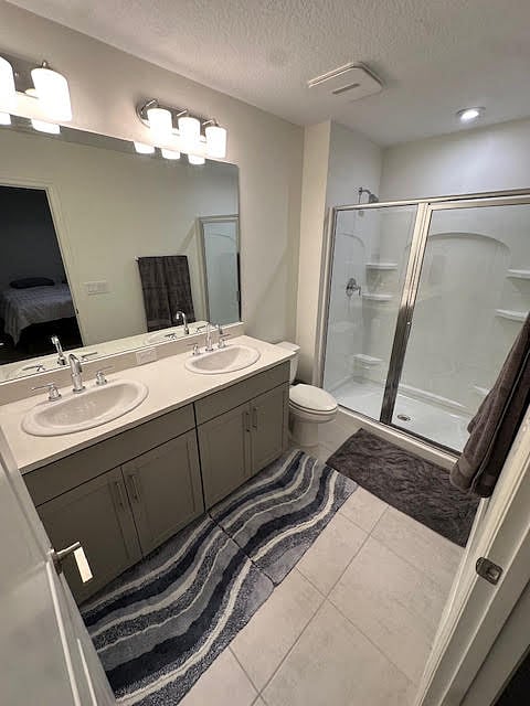 Master bathroom 2 sinks with shower