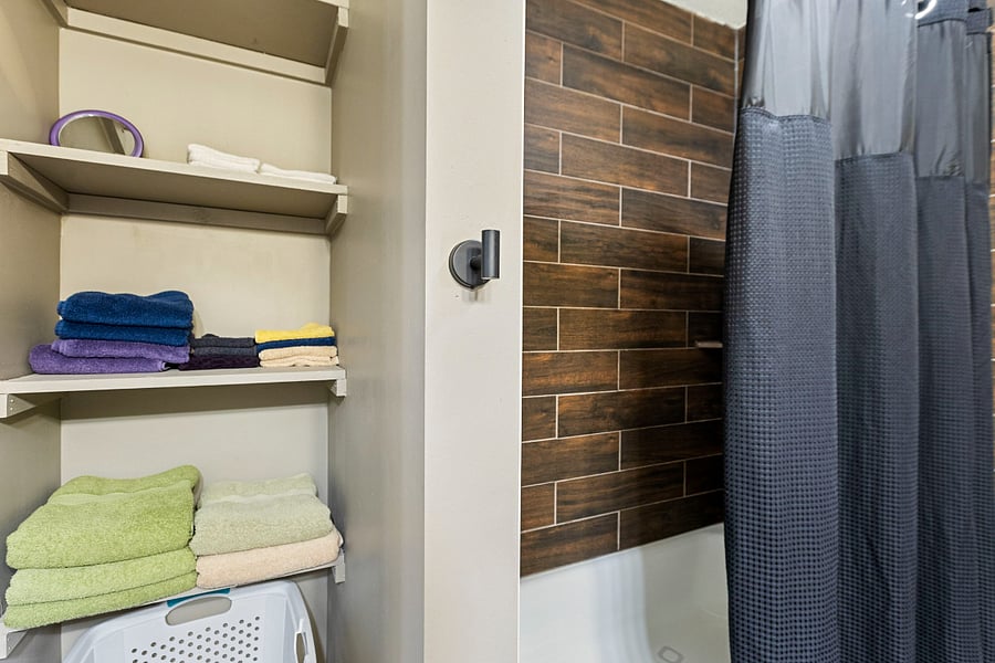Fresh and functional bathroom for daily use