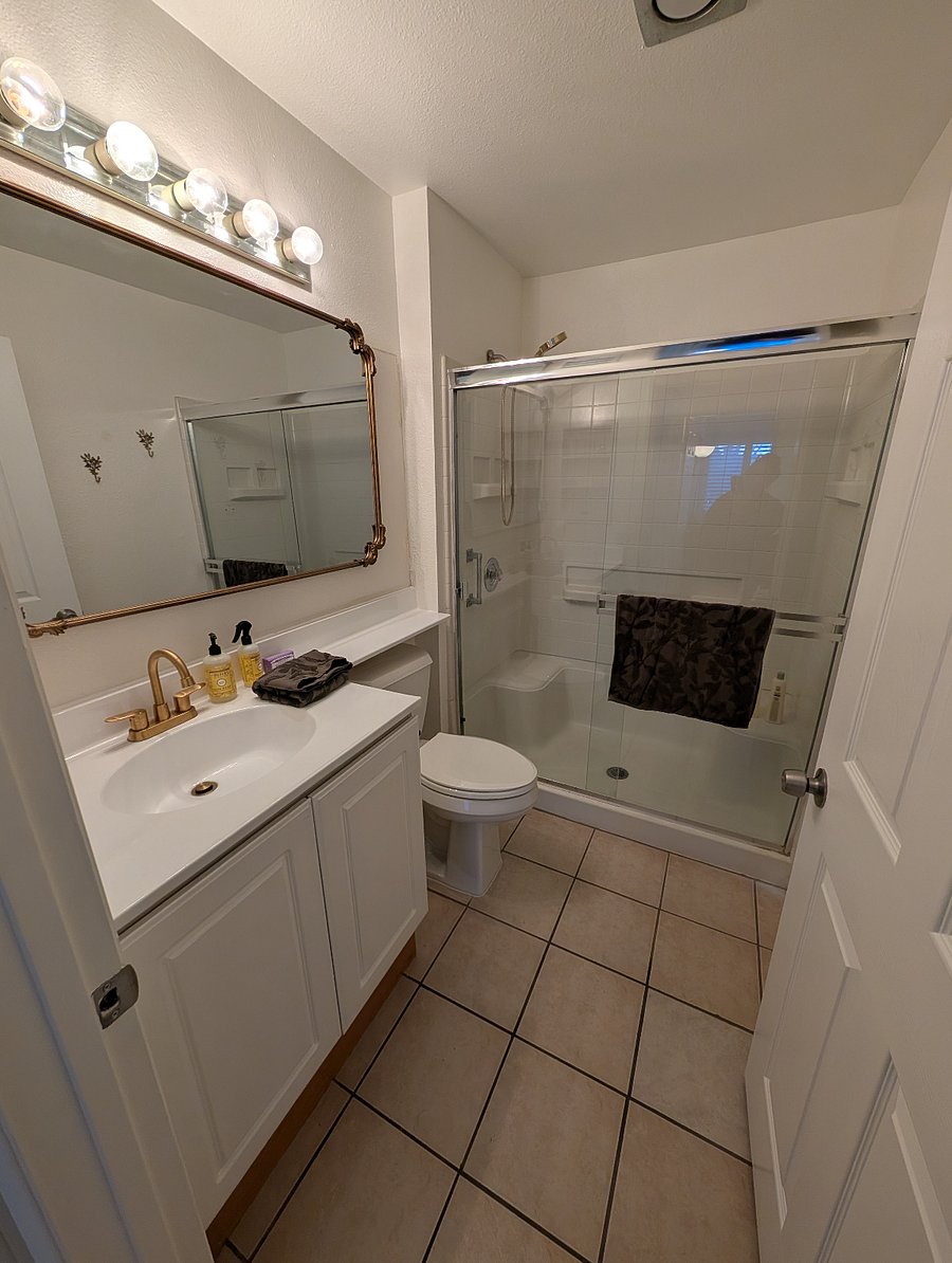 Guest/hallway bathroom.