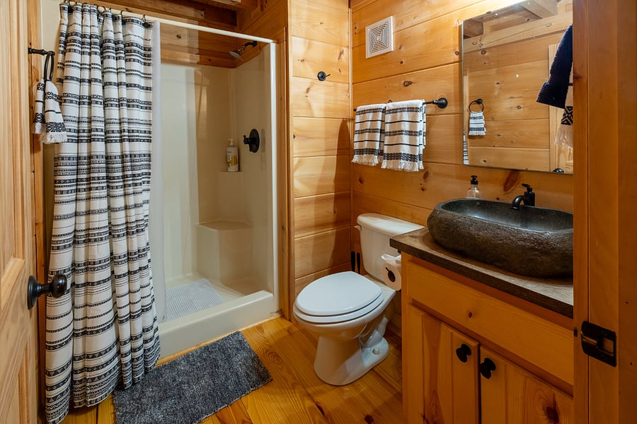 2nd Bathroom w shower