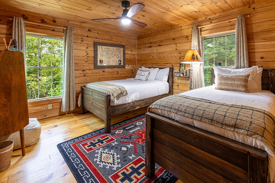 2nd bedroom (1 Q, 1 twin)