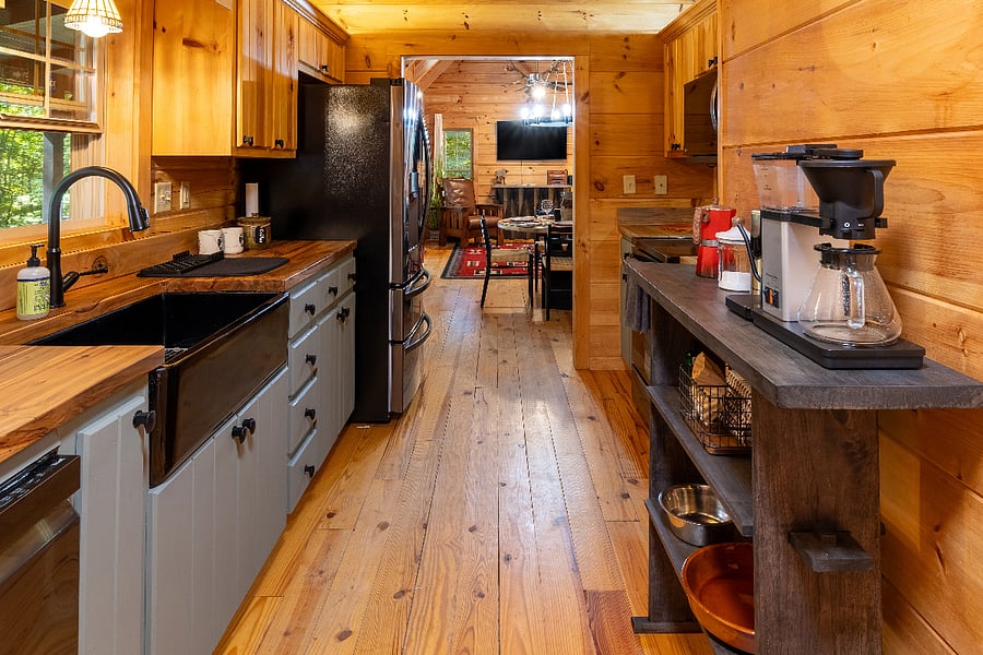 Kitchen, full size appliances, Including fridge, range, microwave & dishwasher