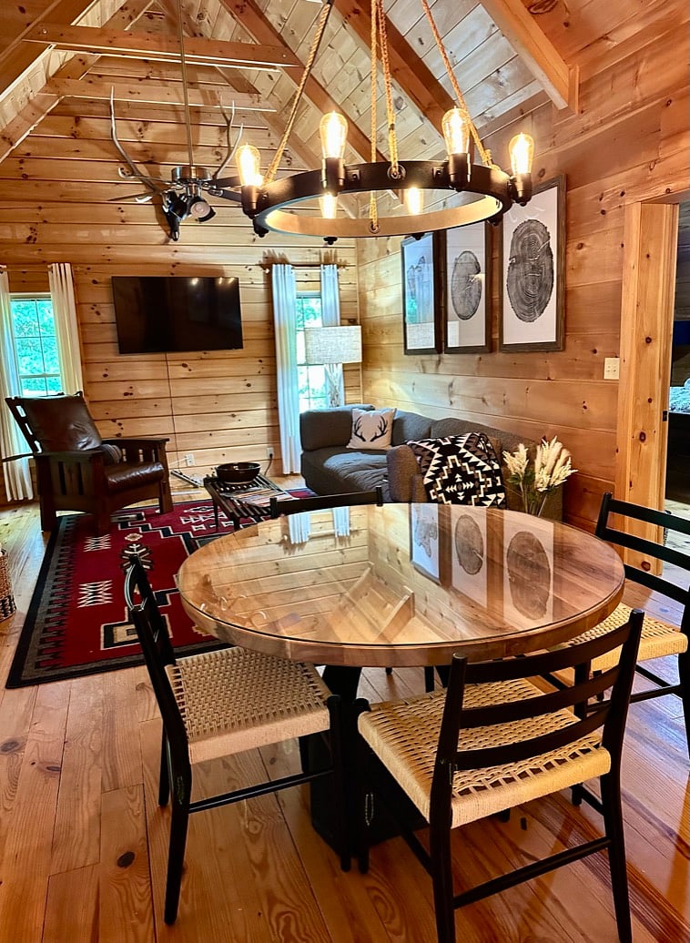 Dining Room (4 seats)
