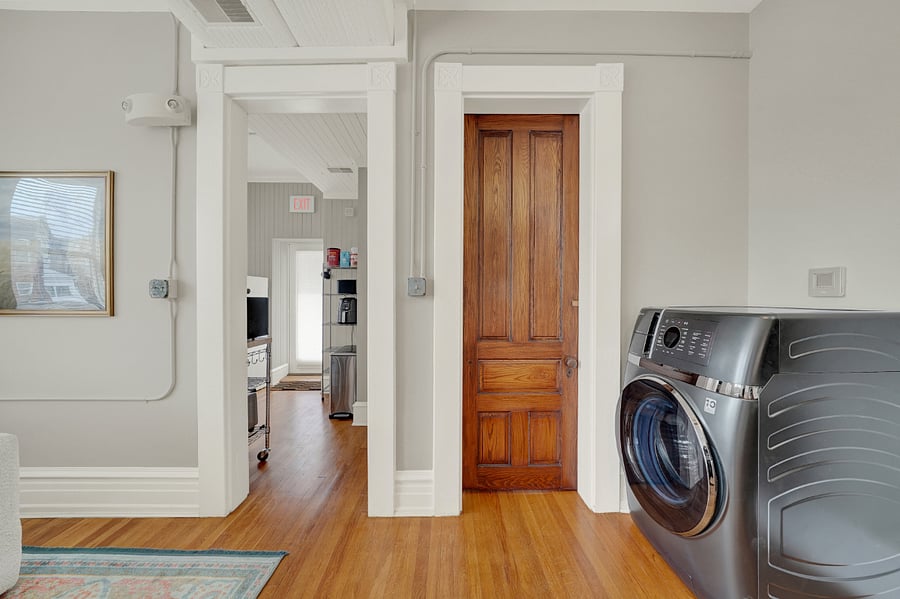State of the art , All-in-1 washer and dryer. Just pop your laundry in and press 1 button, walk away and everything is done, no need to add detergent or softener.
