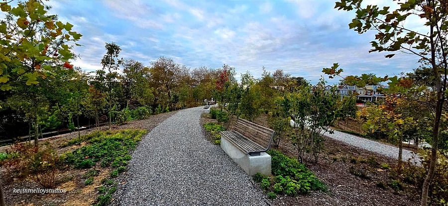 Stunning Rodney reservoir park is within a block walking distance