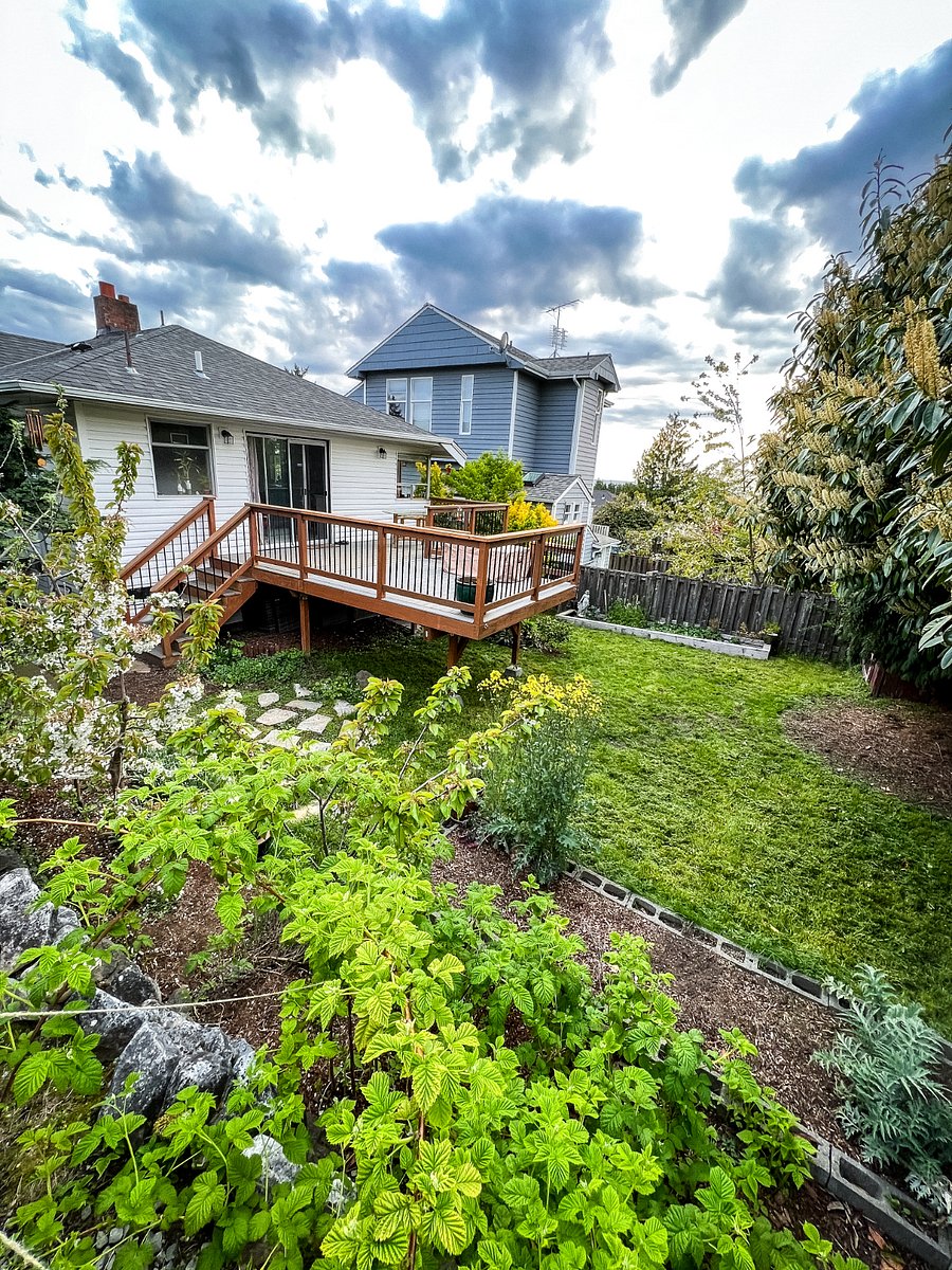 Private back deck with firetable, outdoor seating and evening sunsets.