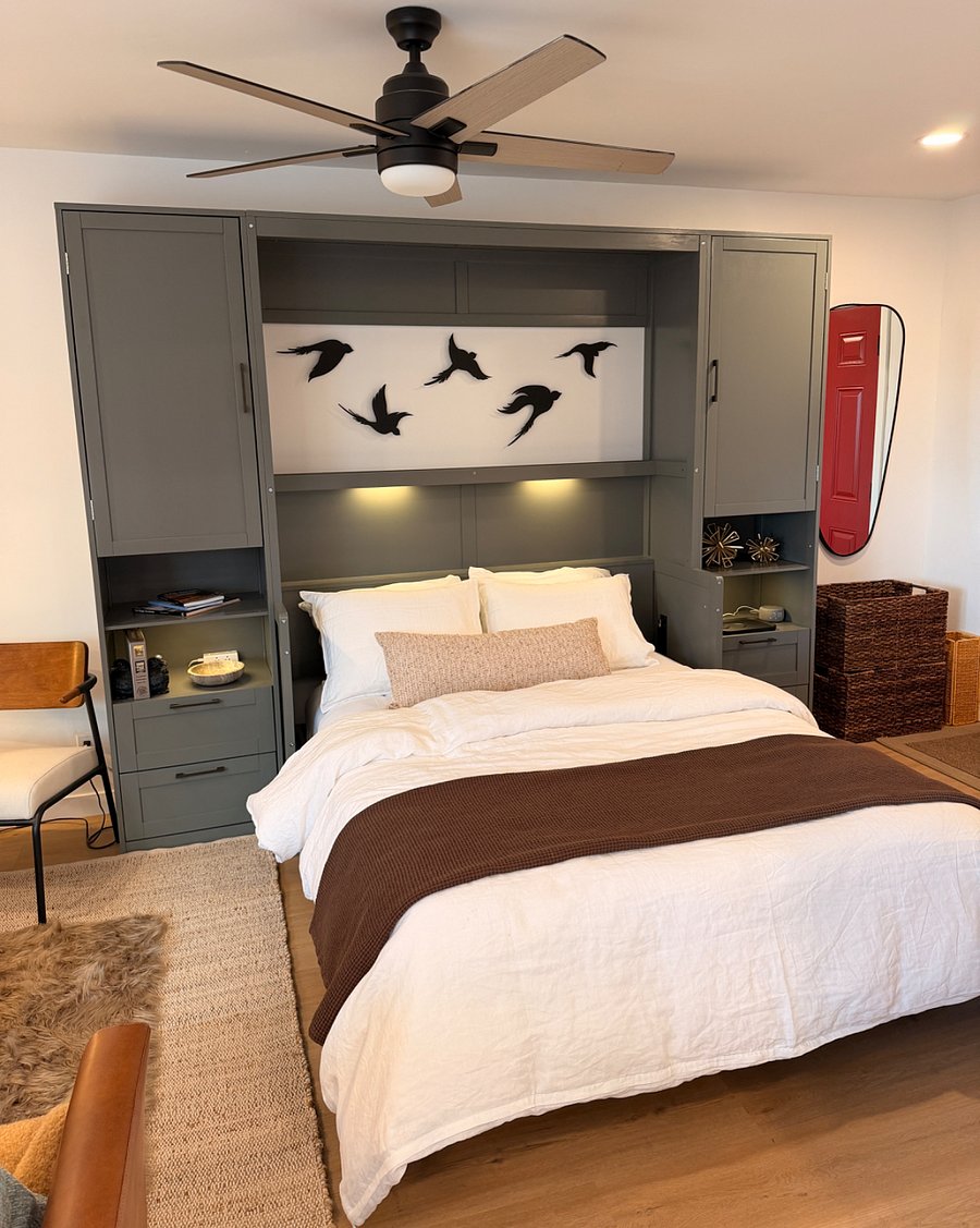 Luxe linens / hybrid mattress