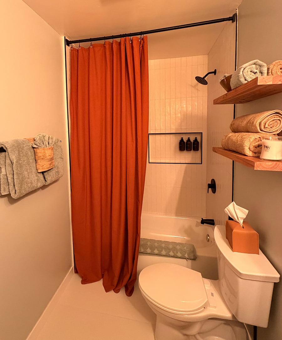 Luxe linens / spa bath products