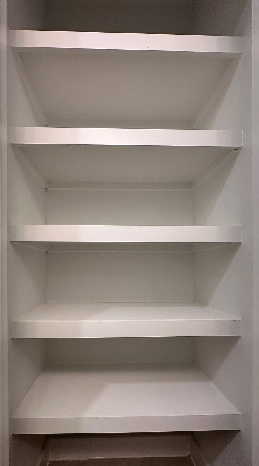 Rm 3c Private Bathroom - 5 Shelf Linen Closet