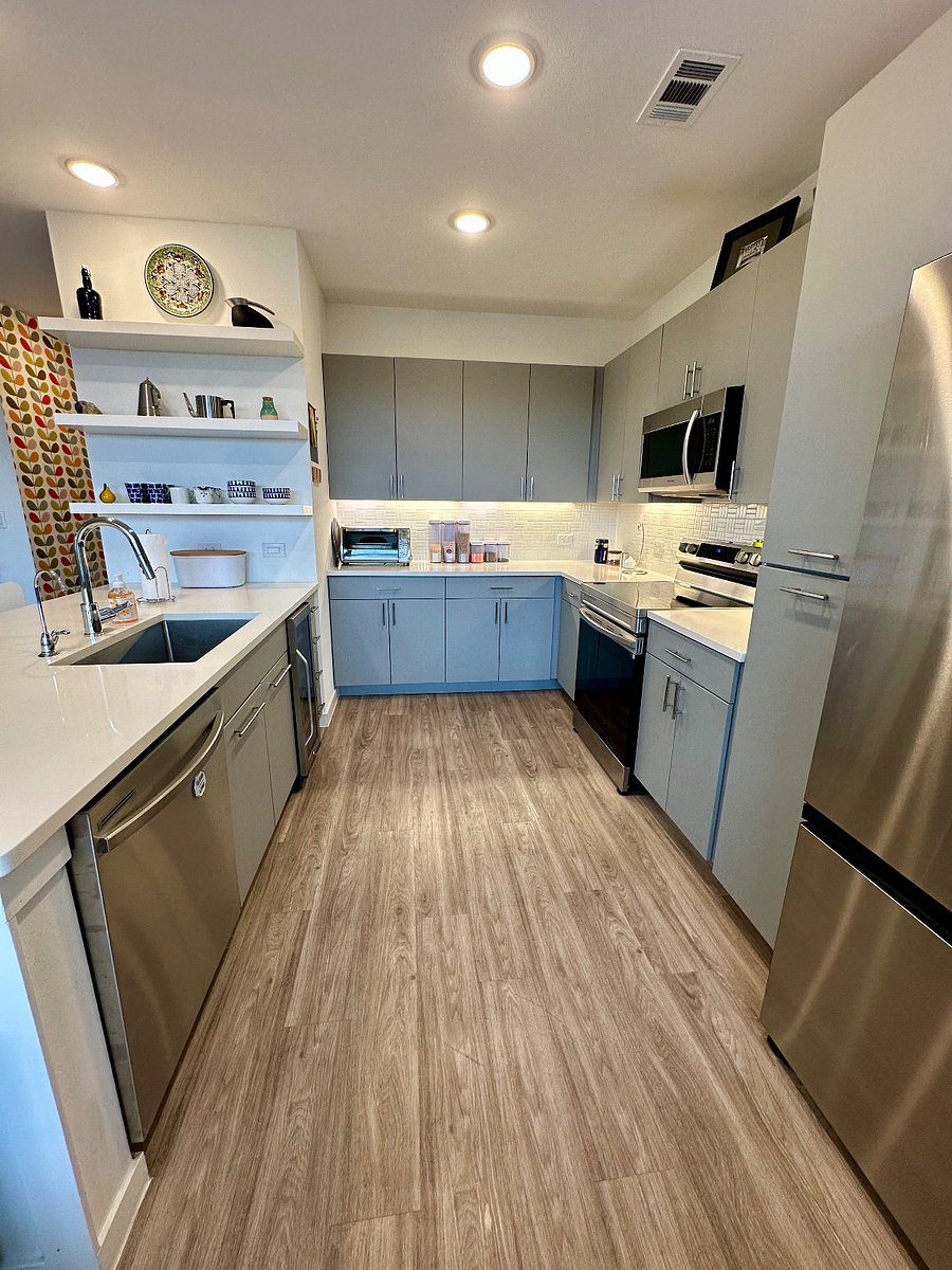 Fully equipped kitchen with all appliances