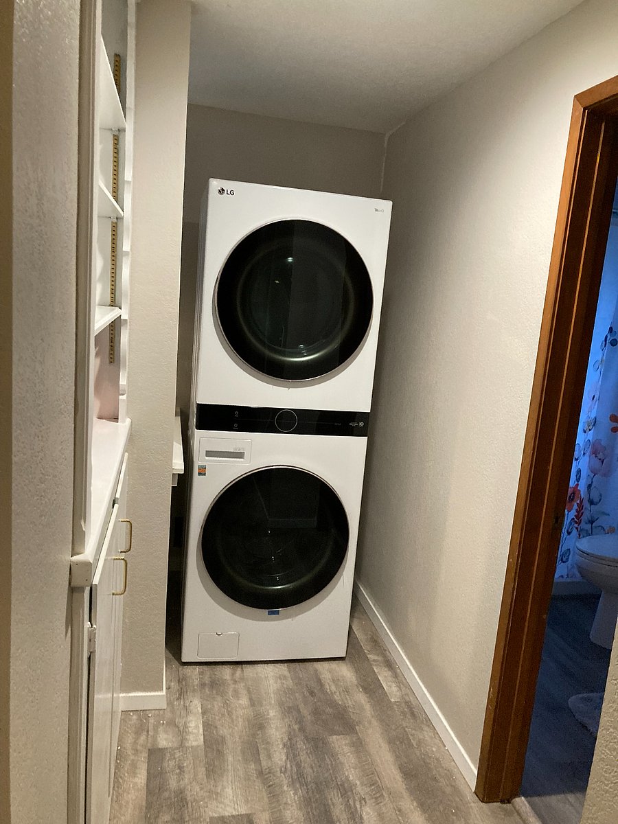 Stacked washer/dryer