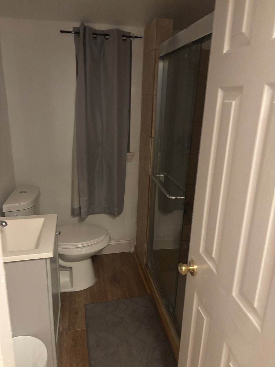 2nd Floor Bathroom