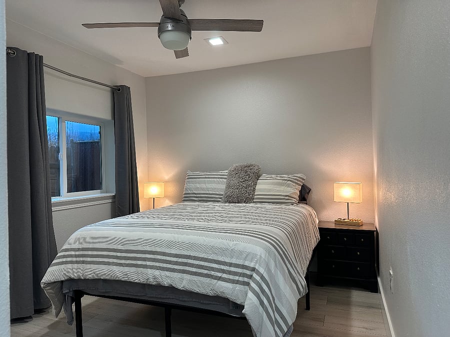 2nd bedroom with queen bed