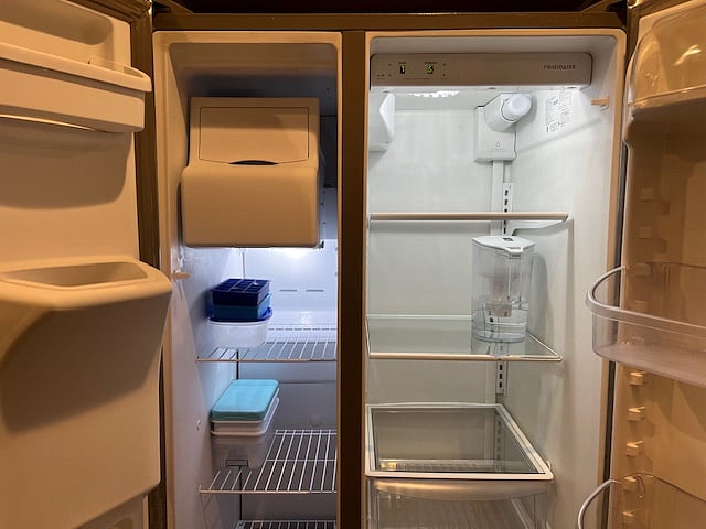 Full size refrigerator and freezer w/refrigerated water purifier and ice trays provided