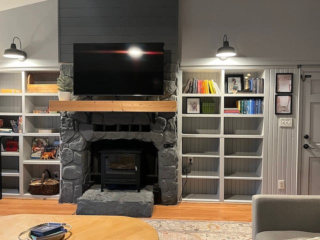 Electric space heater "fireplace" available for ambiance. The stone fireplace is inoperable.