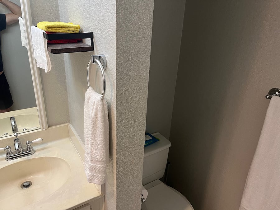 En Suite Bath (commode)