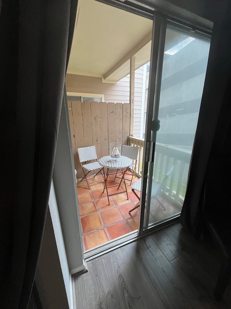 Private entrance to balcony/patio