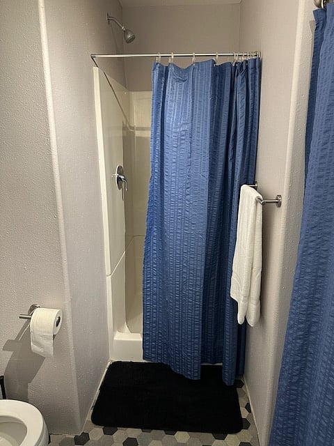 Stand-up shower