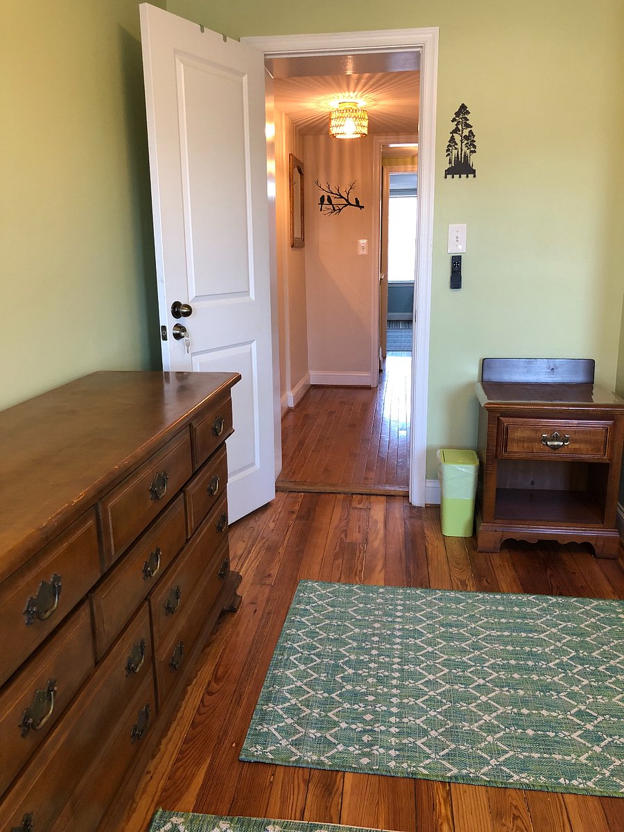 bedroom 2nd floor back
