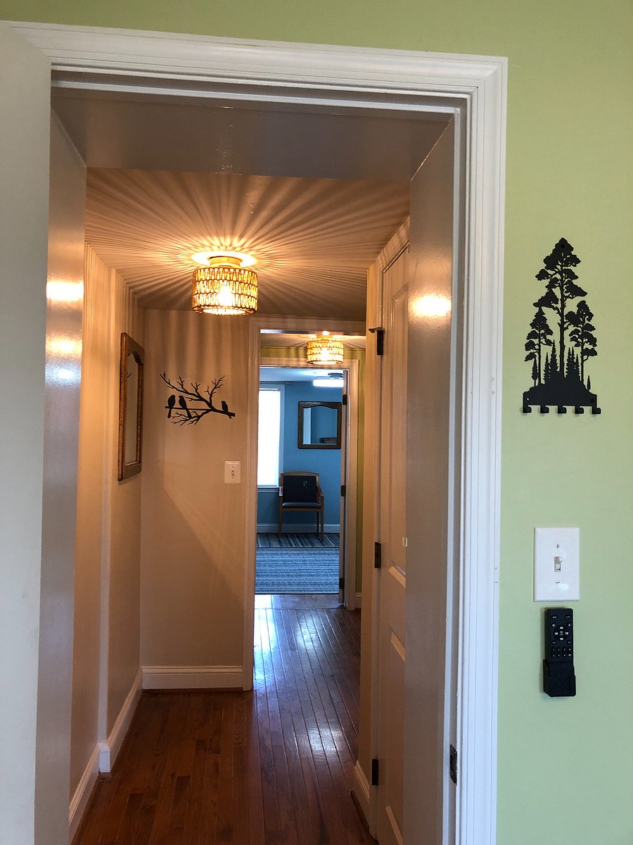 long hall separates front from back room for extra privacy. no rooms share a wall